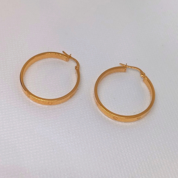 18K Yellow Gold Hoop Loop Earrings 30mm Lightweight Clip...